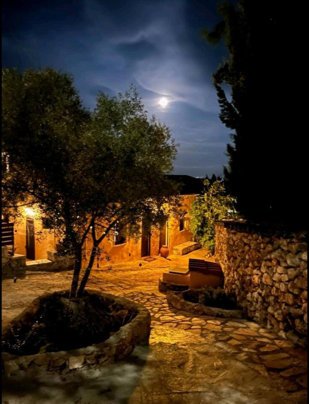 La Casa Di Nonna Guest House Korithion ภายนอก รูปภาพ