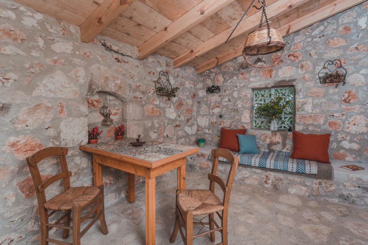 La Casa Di Nonna Guest House Korithion ภายนอก รูปภาพ