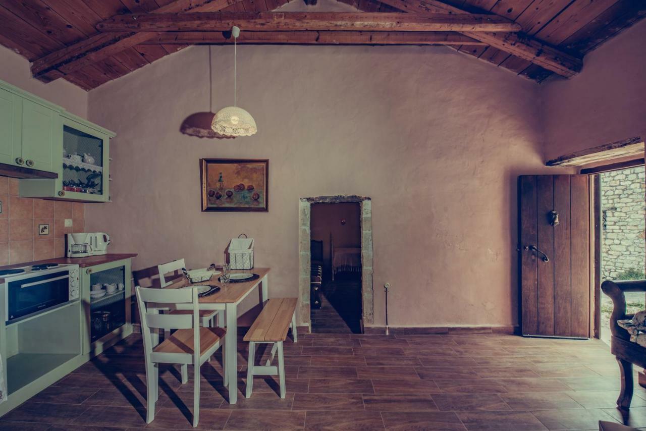 La Casa Di Nonna Guest House Korithion ภายนอก รูปภาพ