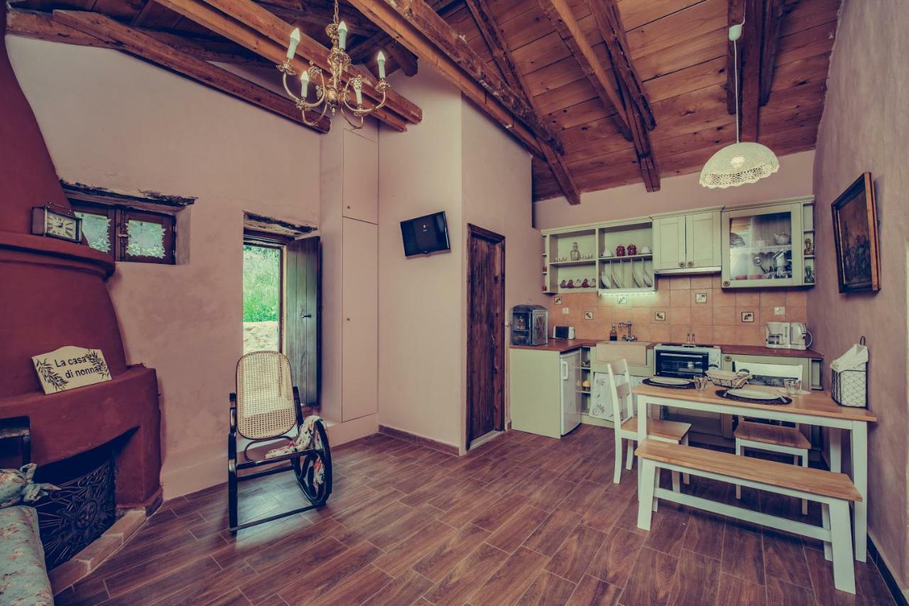 La Casa Di Nonna Guest House Korithion ภายนอก รูปภาพ